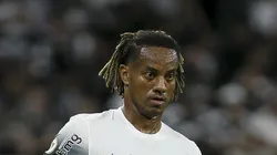 Carrillo em ação pelo Alvinegro do Parque São Jorge. Foto: Ricardo Moreira/Getty Images.