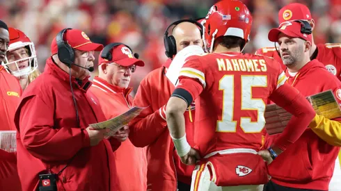 NFL multa Isiah Pacheco por jogada violenta em vitória dos Chiefs