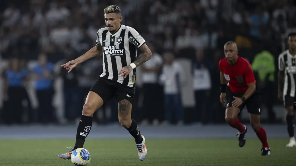 Tiquinho tem situação definida no Botafogo – Foto: Jorge Rodrigues/AGIF