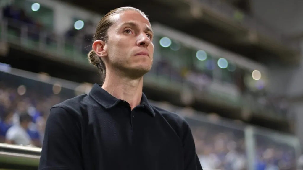 Filipe Luís durante partida. Foto: Gilson Lobo/AGIF