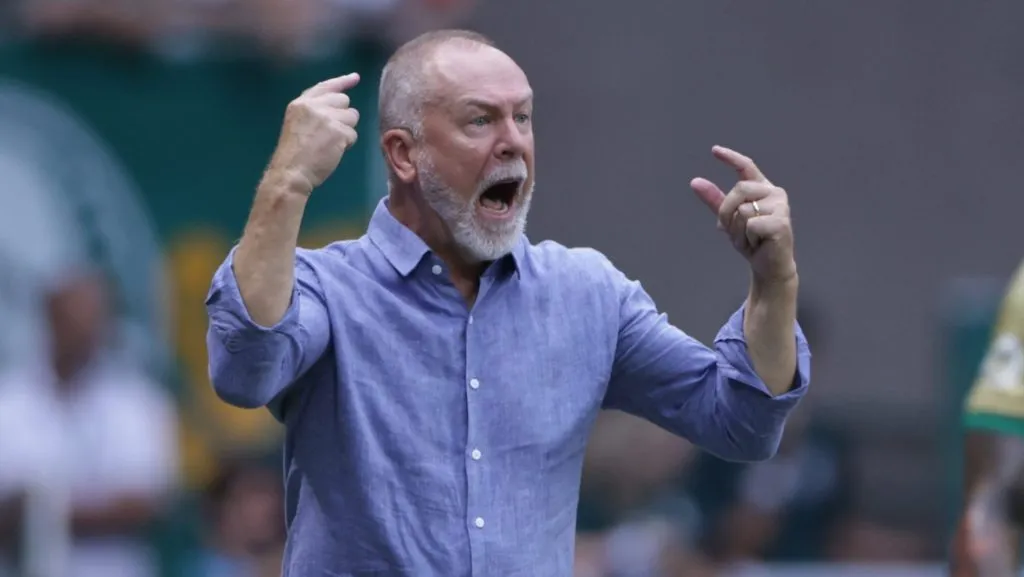 Mano Menezes vem participando do planejamento do Fluminense – Foto: Ettore Chiereguini/AGIF