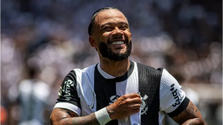 Memphis Depay comemorando gol durante partida entre Corinthians e Cruzeiro, na Neo Química Arena, pelo Campeonato Brasileiro Foto: Juliana Ricardo