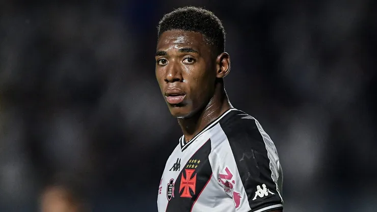Athletico-PR avança com oferta ousada para contratar Léo
