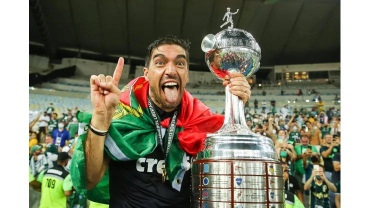 Abel Ferreira celebrando título da Copa Libertadores pelo Palmeiras. Foto: ActionPlus/DiaEsportivo