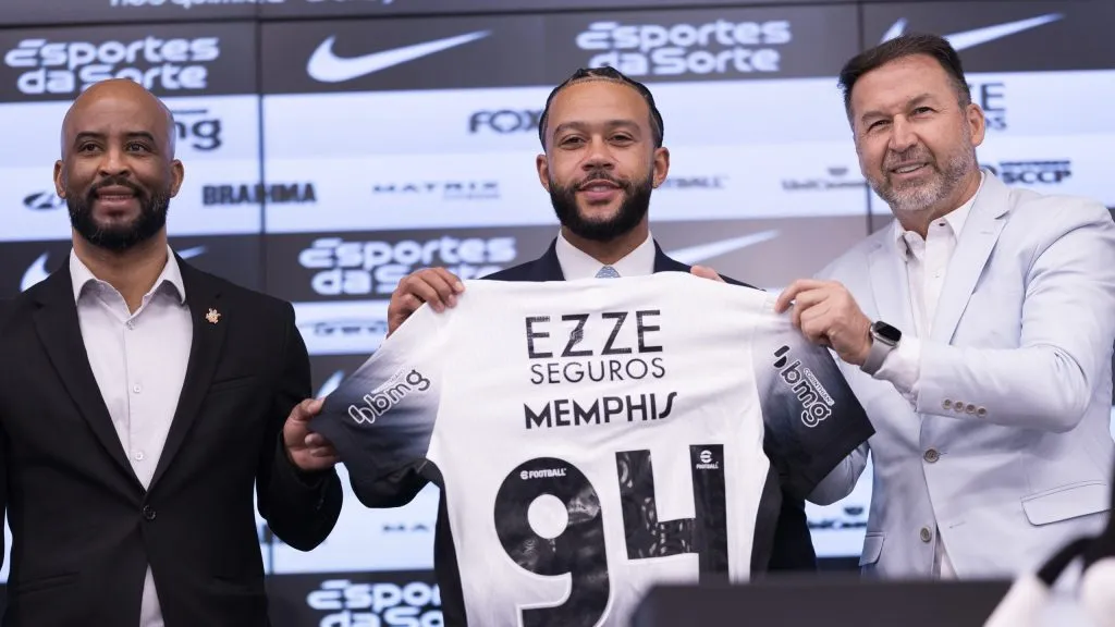 Chegada de Memphis Depay ao Corinthians.. Foto: Ettore Chiereguini/AGIF