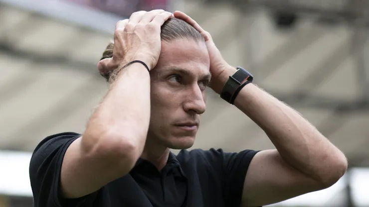 Filipe Luís vai debater contratações com novo departamento de futebol