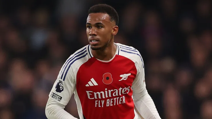 Arsenal e Crystal Palacr se encaram pela Liga Inglesa.