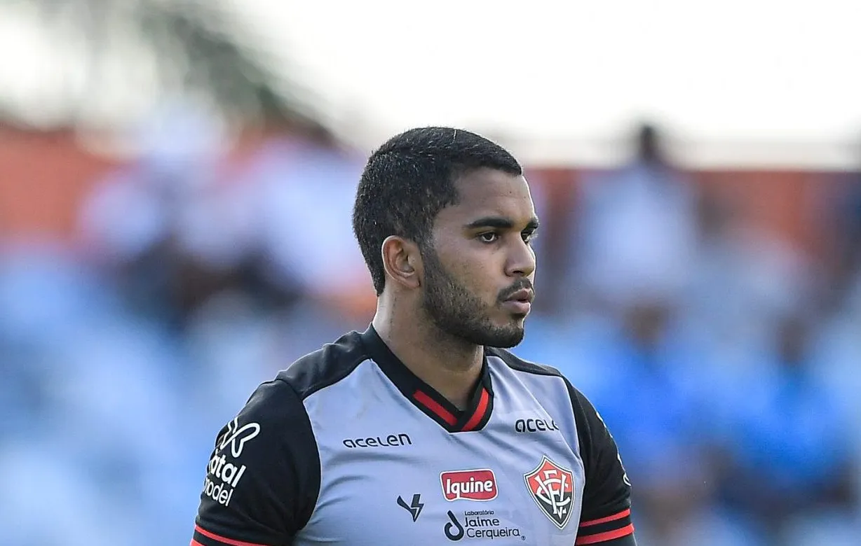 Foto: Thiago Ribeiro/AGIF – Lucas Arcanjo muito próximo de trocar o Vitória pelo Fluminense no mercado da bola