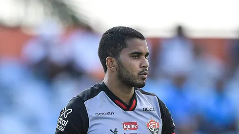 Lucas Arcanjo em ação pelo Vitória - Foto: Thiago Ribeiro/AGIF