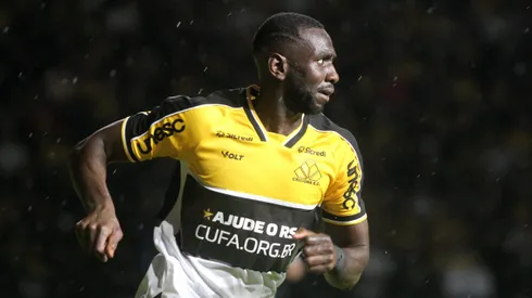 Jogador encerra passagem no Criciúma após um ano