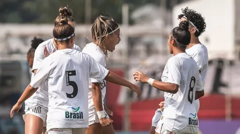 Santos renova vínculo com atacante, Isa Viana e dupla de joias da defesa das Sereinhas da Vila para próxima temporada