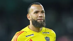 Éverson em ação contra o Coritiba.