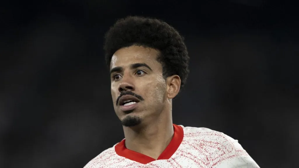 Foto: Jorge Rodrigues/AGIF – Evangelista em ação com a camisa do Bragantino.