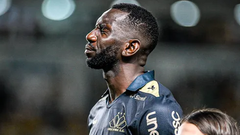 Bolasie antes de partida entre Criciúma e Corinthians, no Estádio Heriberto Hülse, pelo Brasileirão. Foto: Richard Ferrari