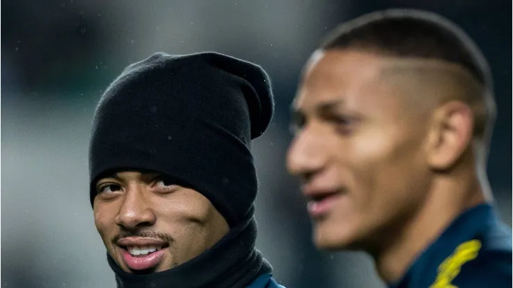 Richarlison e Gabriel Jesus em treino da Seleção.