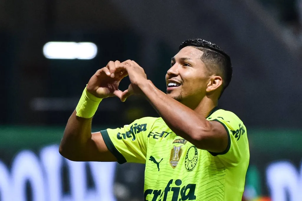 Grêmio sonda situação de Rony no Palmeiras