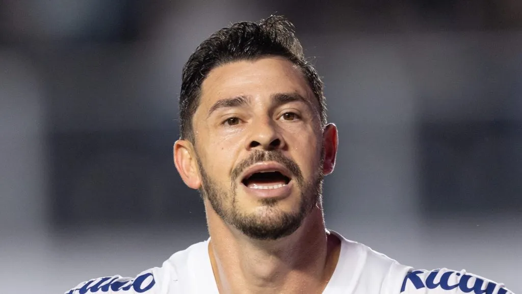Foto: Beno Kuster Nunes/AGIF – Giuliano não fica no Santos para a próxima temporada.