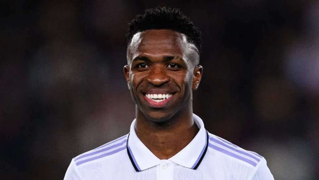 Foto: IMAGO / Just Pictures – Vini Jr. lembrou do Mengão em premiação de melhor jogador do mundo.