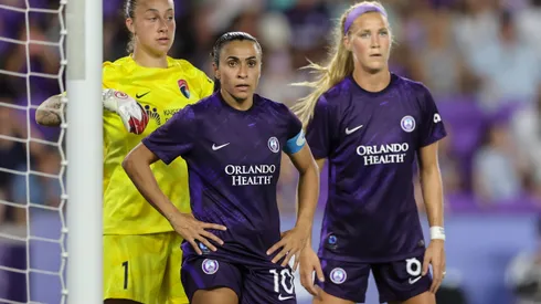 Atacante Marta, lidera equipe em conquista histórica e levantou a taça pelo Orlando Pride
