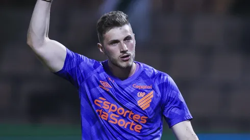 Goleiro Bento tem mesmo empresário de Martinelli, alvo do Palmeiras