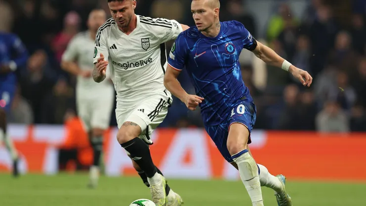 Chelsea e Shamrock Rovers entram em campo pela Conference League.