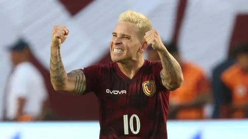 Soteldo, atacante do Santos, em ação pela Seleção Venezuelana