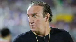 Cuca durante partida entre Fortaleza e Athletico-PR, no Estádio Presidente Vargas, pelo Brasileirão.