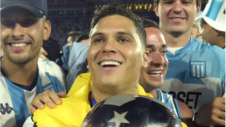 Juan Quintero foi campeão pelo Racing e está na mira do Peixe.