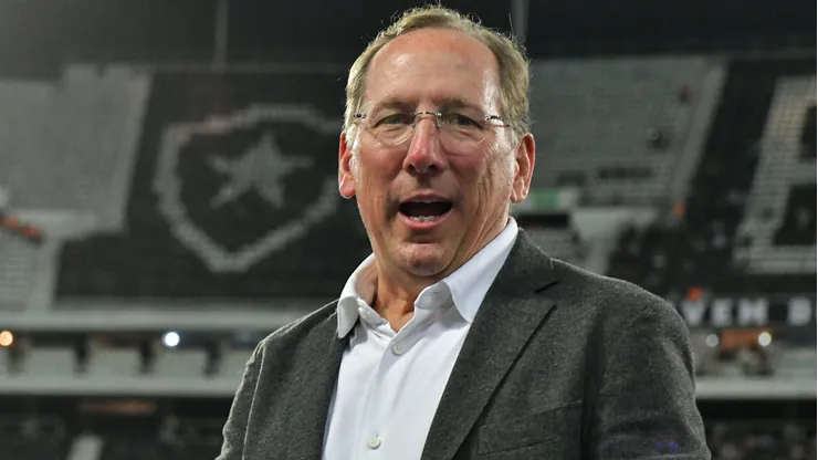 Botafogo aguarda decisão de John Textor para iniciar planejamento