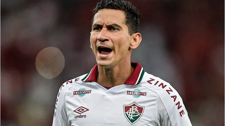 Paulo Henrique Ganso, meia do Fluminense, em ação pelo clube - Foto: Thiago Ribeiro/AGIF.