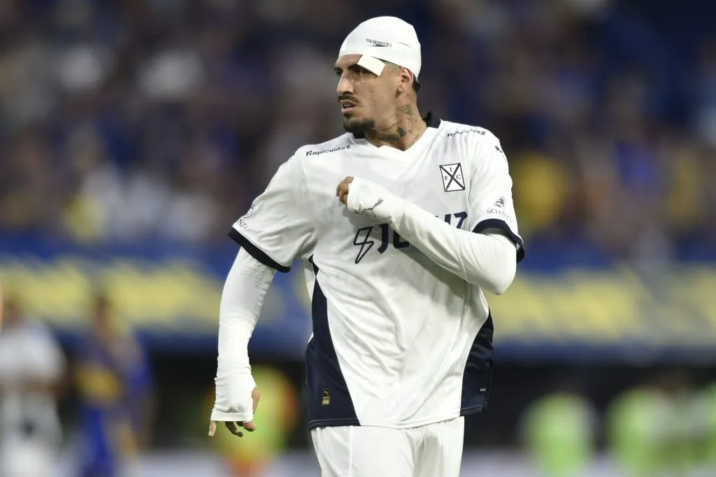 Foto: Gustavo Garello/Getty Images – Kevin Lomónaco em campo pelo Independiente