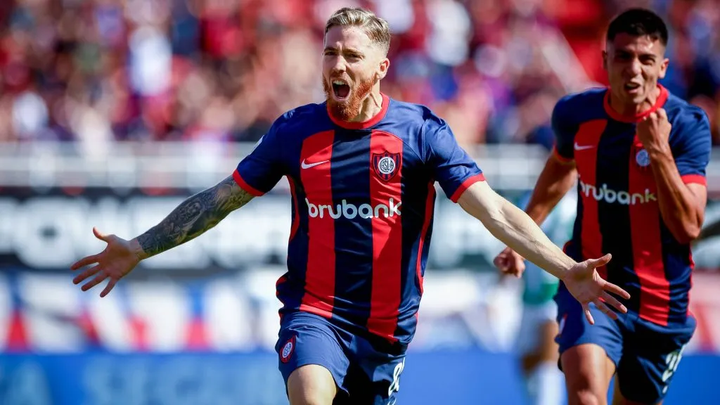 Iker Muniain comemorando gol pelo San Lorenzo. Foto: Roberto Tuero