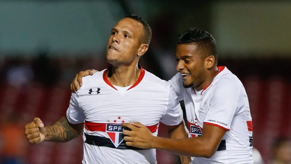 Luís Fabiano comemora gol pelo São Paulo. Foto: Marcello Zambrana/AGIF