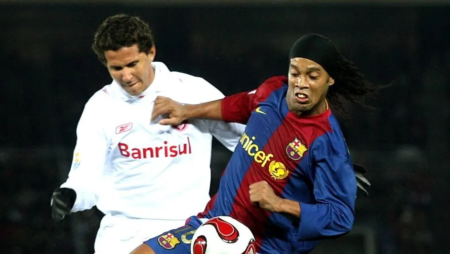 Ronaldinho contra o Inter no Mundial de 2006. Foto: Koichi Kamoshida/Getty Images
