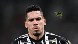 Paulinho em campo com a camisa do Atlético.