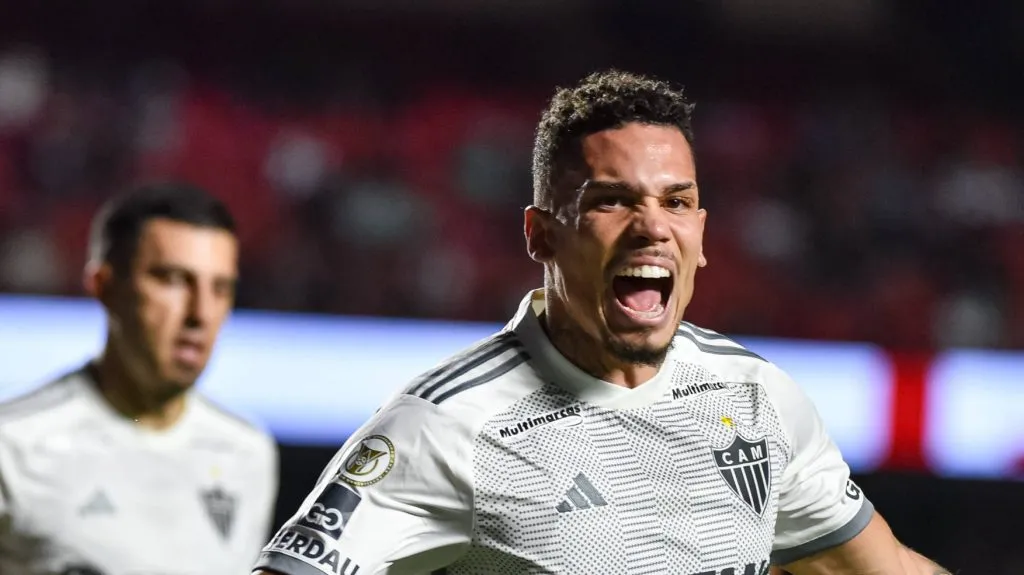 Foto: Roberto Casimiro/Fotoarena – Paulinho é a bola da vez para reforçar o ataque do Palmeiras.