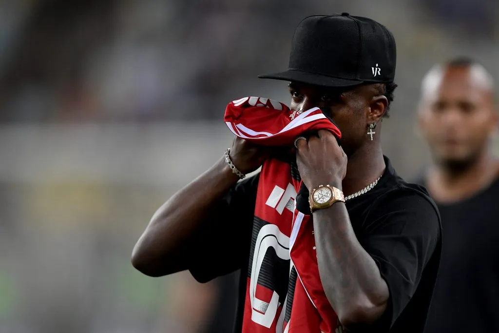 Vini Jr. no intervalo durante partida entre Vasco e Flamengo