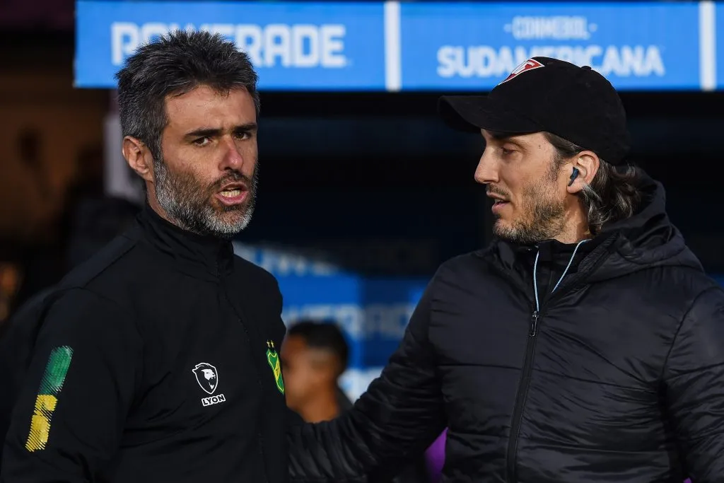 Julio Vaccari, do Independiente (à esquerda), foi oferecido ao Santos para 2025 – Foto: Marcelo Endelli/Getty Images