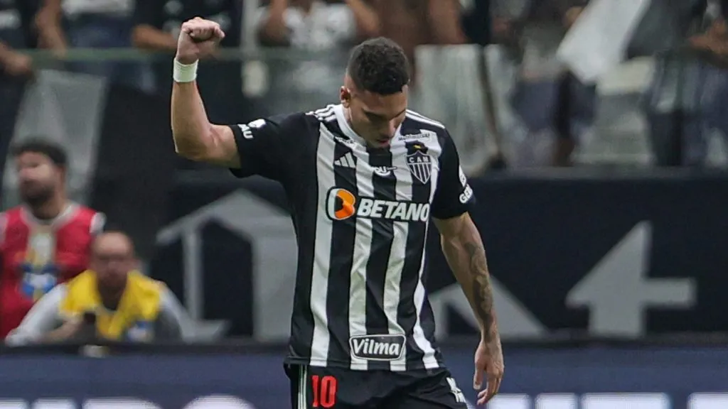 Paulinho fica próximo de ida para o Palmeiras – Foto: Gilson Lobo/AGIF