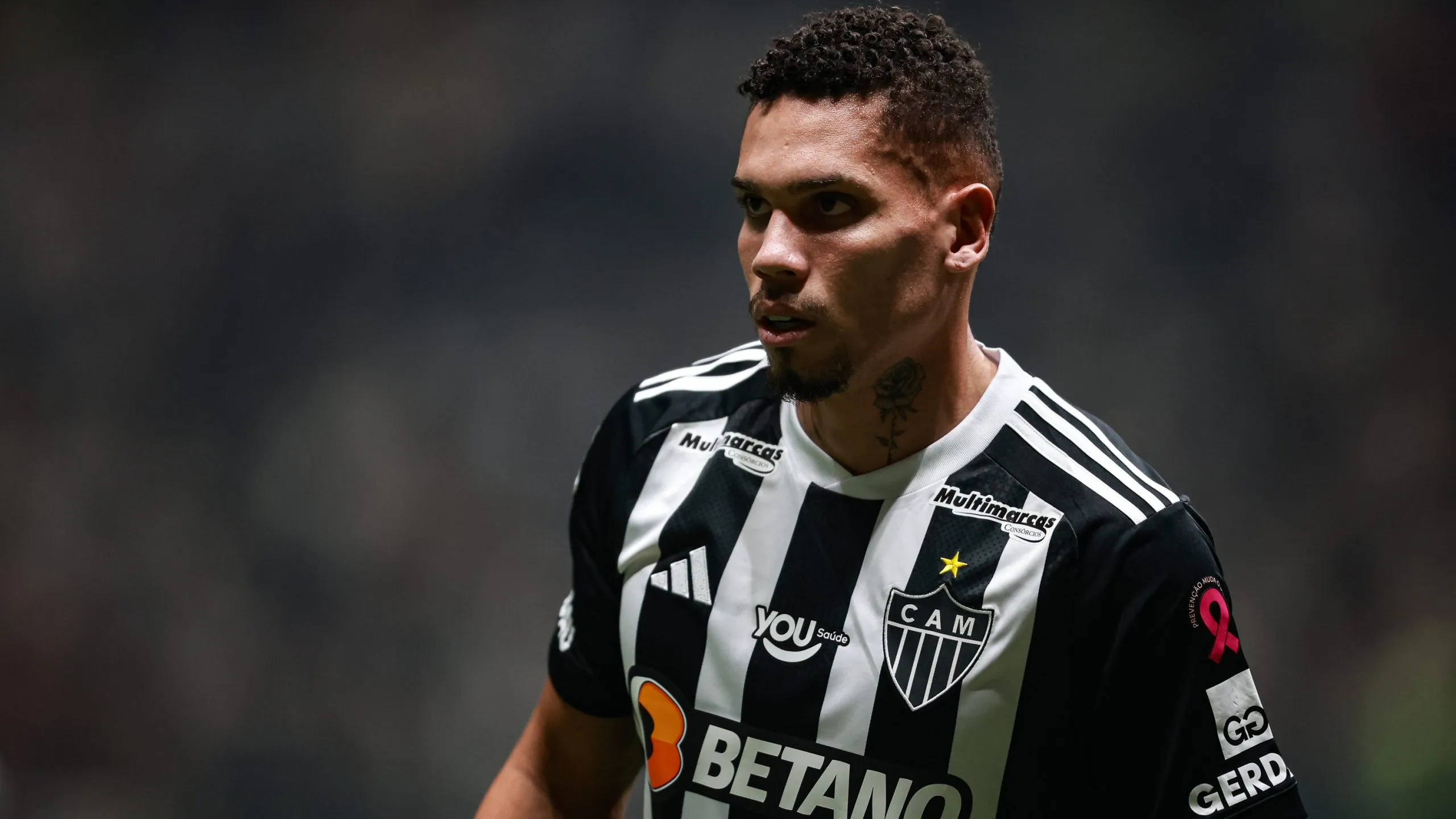 Paulinho em partida do Atlético-MG