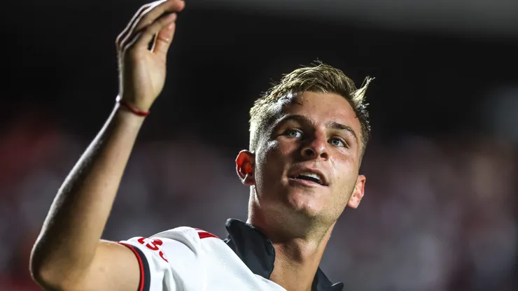 Galoppo jogador do Sao Paulo comemora seu gol com Luciano jogador da sua equipe durante partida contra o Portuguesa no estadio Morumbi pelo campeonato Paulista 2023. Foto: Marcello Zambrana/AGIF