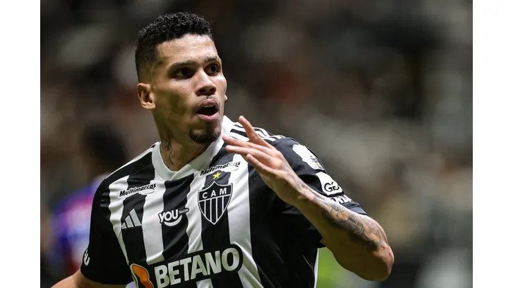Paulinho jogador do Atletico-MG comemora seu gol durante partida contra o Fortaleza no estadio Arena MRV pelo campeonato Brasileiro A 2024. Foto: Gilson Lobo/AGIF