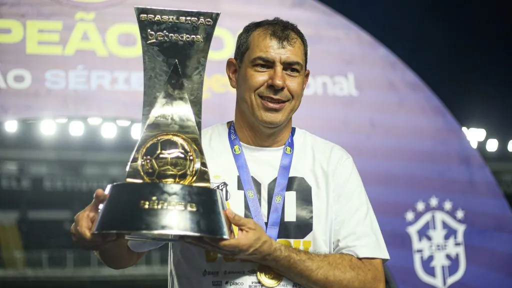 Carille conquistou a Série B com o Santos. Foto: Reinaldo Campos/AGIF