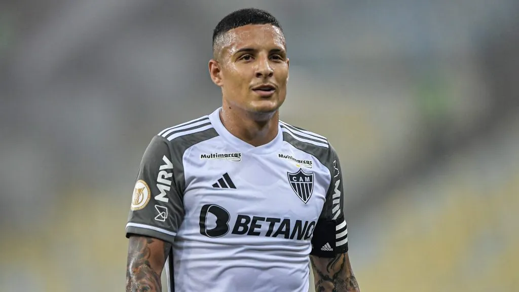 Guilherme Arana está nos planos do Atlético-MG- Foto: Thiago Ribeiro/AGIF.