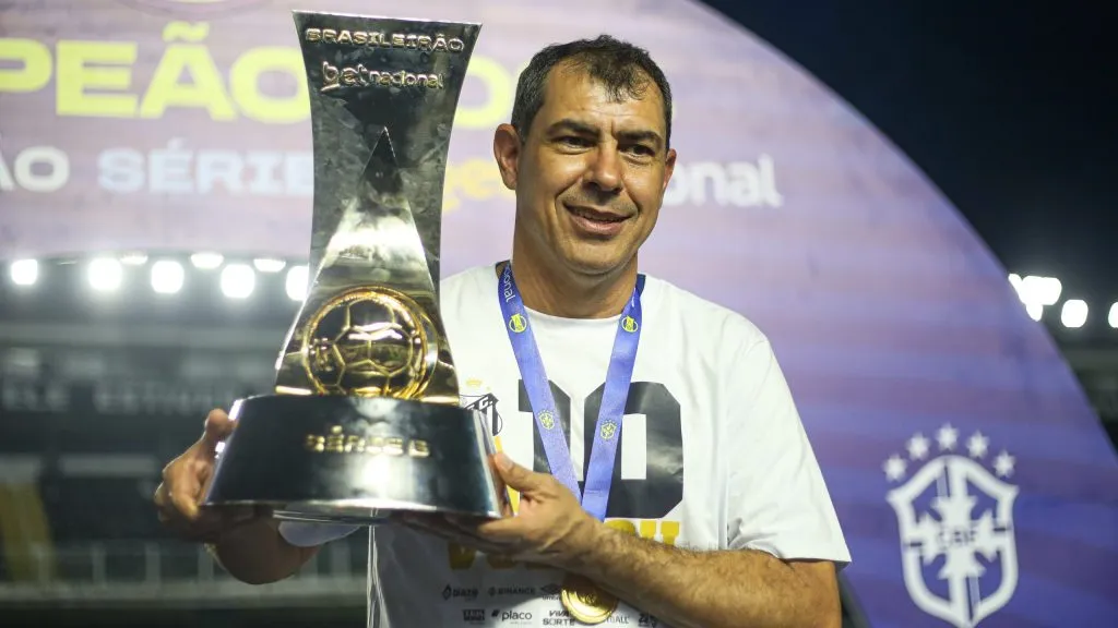 Zinho aprovou a contratação de Carille - Foto: Reinaldo Campos/AGIF.