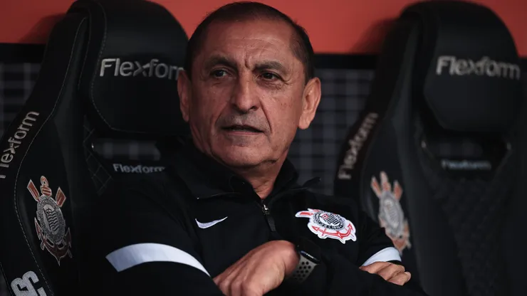 Félix Torres está nos planos de Ramón Díaz no Corinthians.