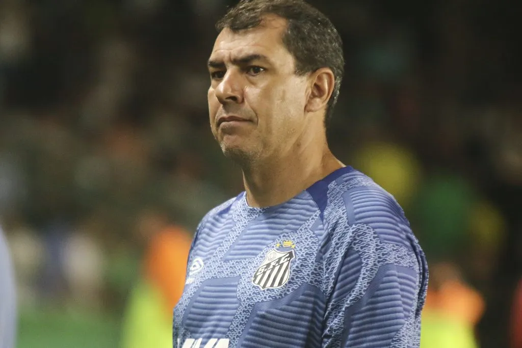 Foto: Gabriel Machado/AGIF – Fábio Carille deverá participar de forma efusiva do mercado do Vasco