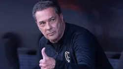 Santos não descarta contratar Vanderlei Luxemburgo.
