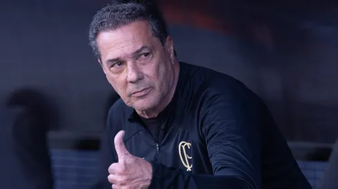 Santos não descarta contratar Vanderlei Luxemburgo.