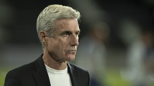 Luis Castro, quando foi técnico do Botafogo, no Engenhao, na temporadas de 2022 e 2023. Durante Foto: Jorge Rodrigues/AGIF